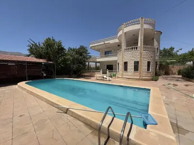 Luxury 4-Bedroom Villa with Private Pool and Garden - Exclusive Residence